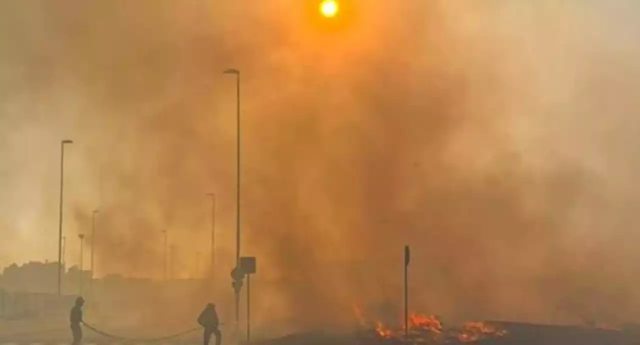 Sardegna, trovati gli inneschi delle fiamme: si cercano i piromani, circa 600 gli evacuati