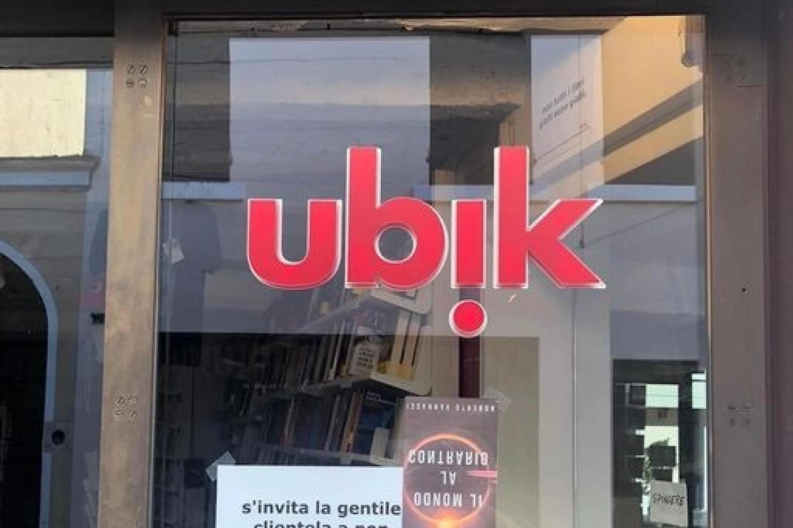 Caso Vannacci, una libreria di Castelfranco: "Non chiedeteci il suo libro, non ve lo vendiamo"