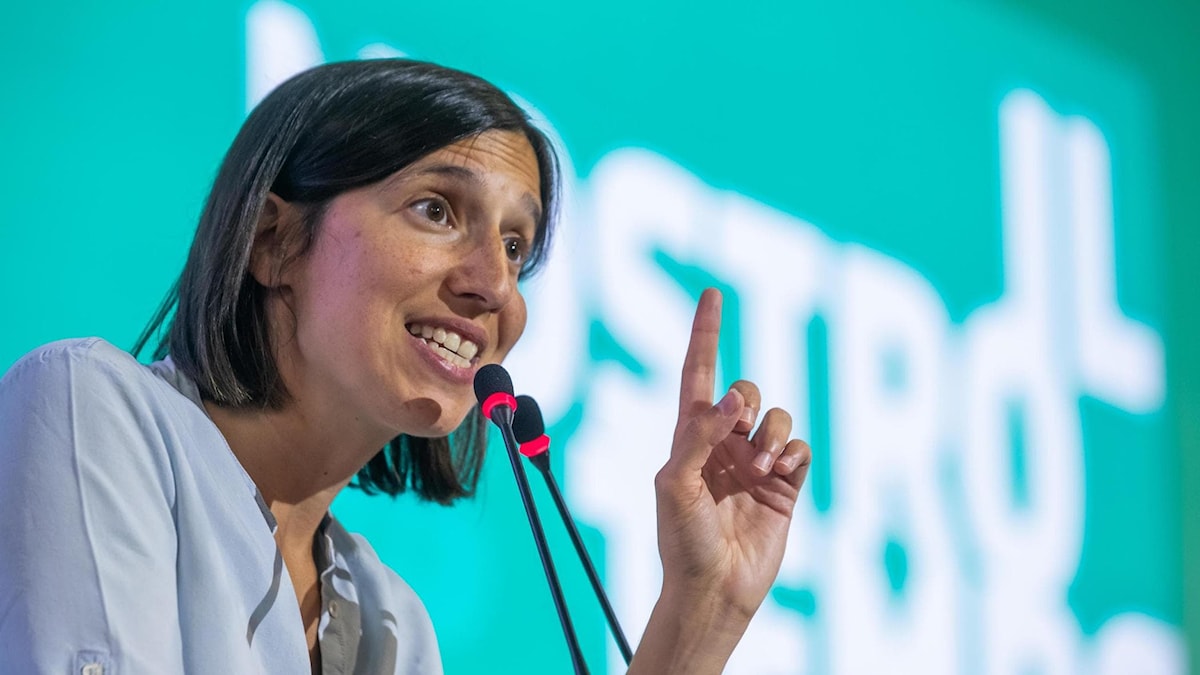 Stellantis, Elly Schlein: "Il governo pensi a una partecipazione italiana, basta con le chiacchiere"