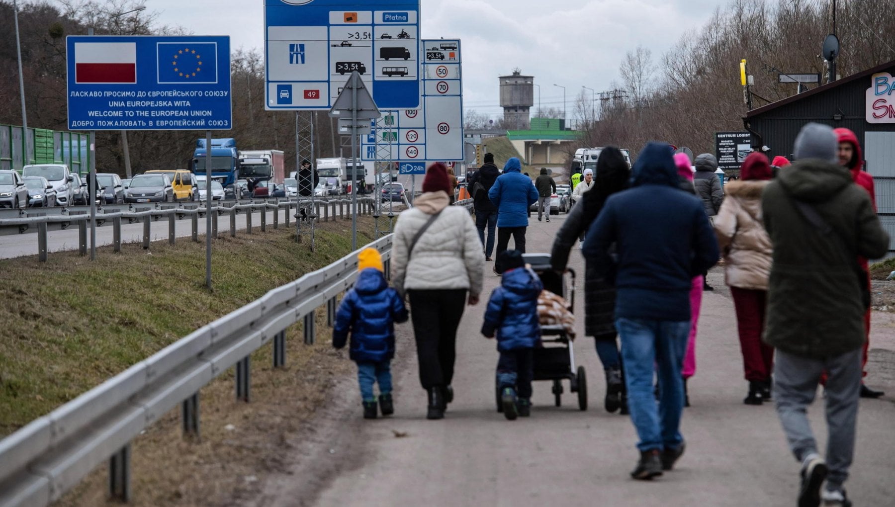 La Polonia estrada gli ucraini in età militare fuggiti illegalmente per evitare la guerra