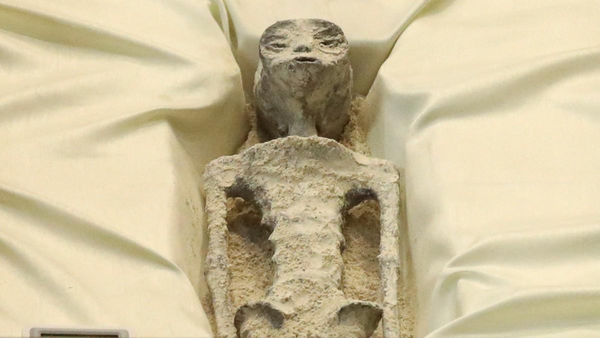Ufologia: resti fossilizzati di (presunti) alieni presentati in Messico