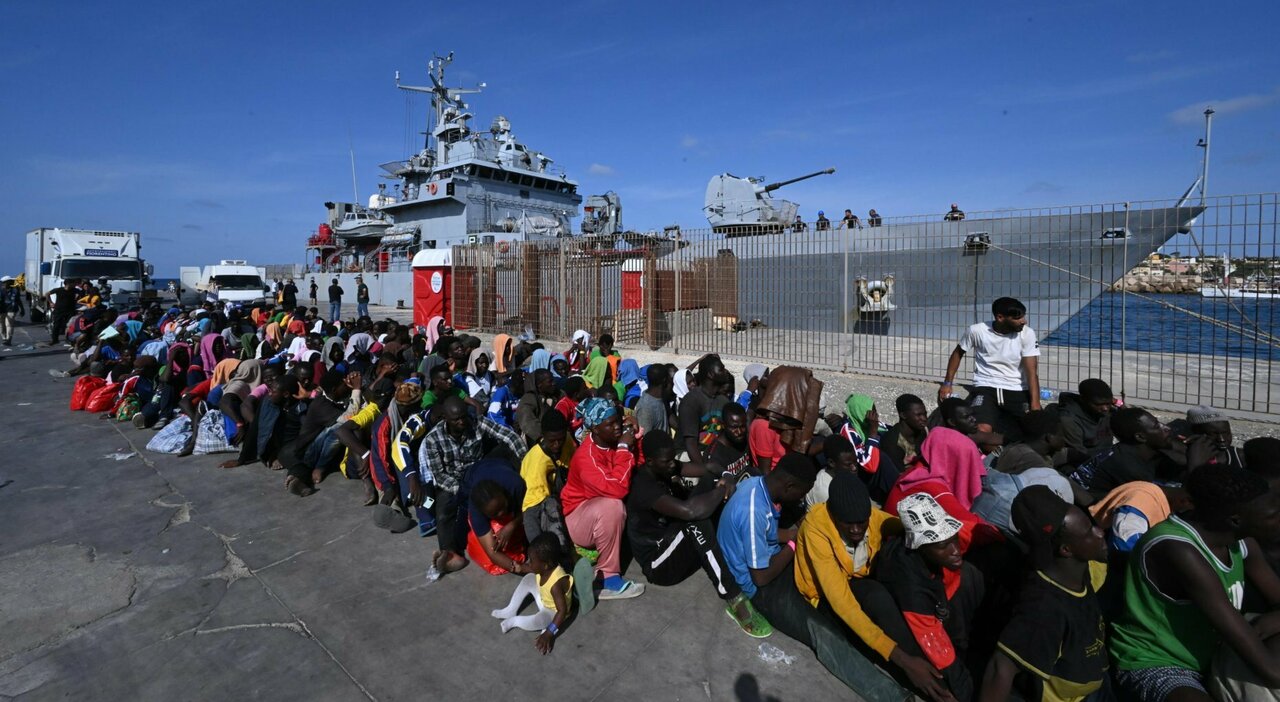 'Piano Mattei' e blocco navale danno i loro frutti: a Lampedusa sbarchi per tutta la notte