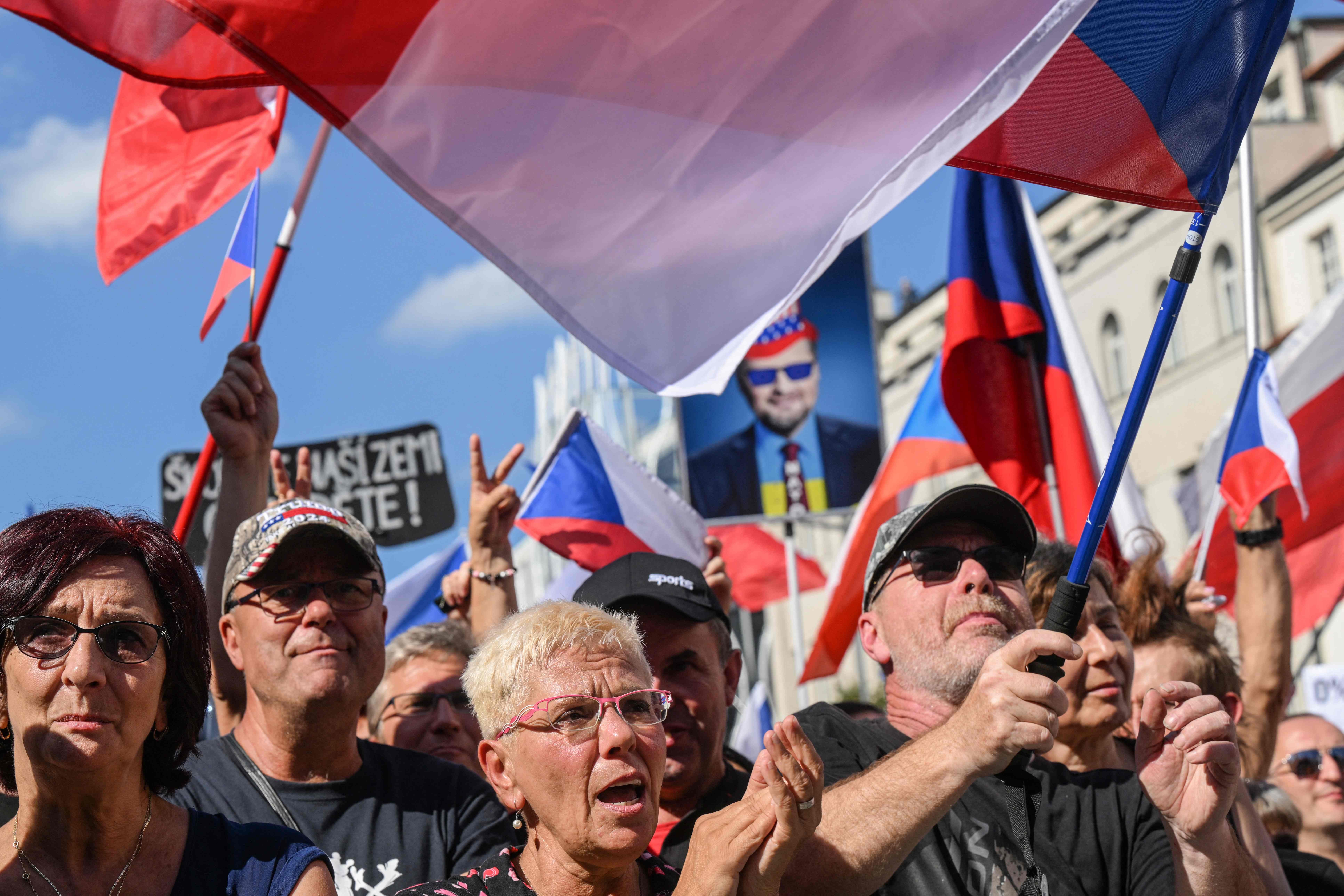 Praga, l'opposizione filo-russa accusa il governo che aiuta l'Ucraina di essere un 'fantoccio'