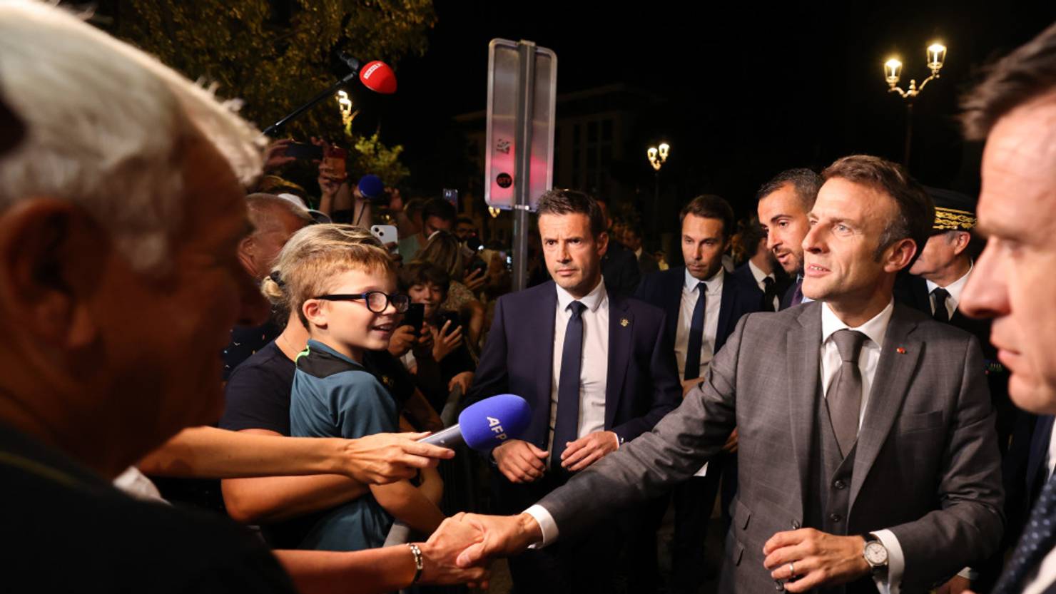 Corsica, l'apertura storica di Macron: "Sì all'autonomia"