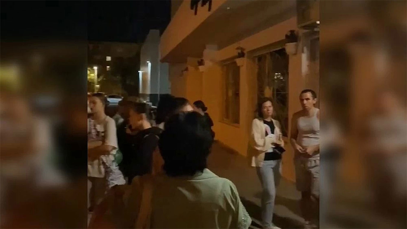 In Crimea residenti allontanati da un rifugio antiaereo durante un allarme: "Solo per il personale"
