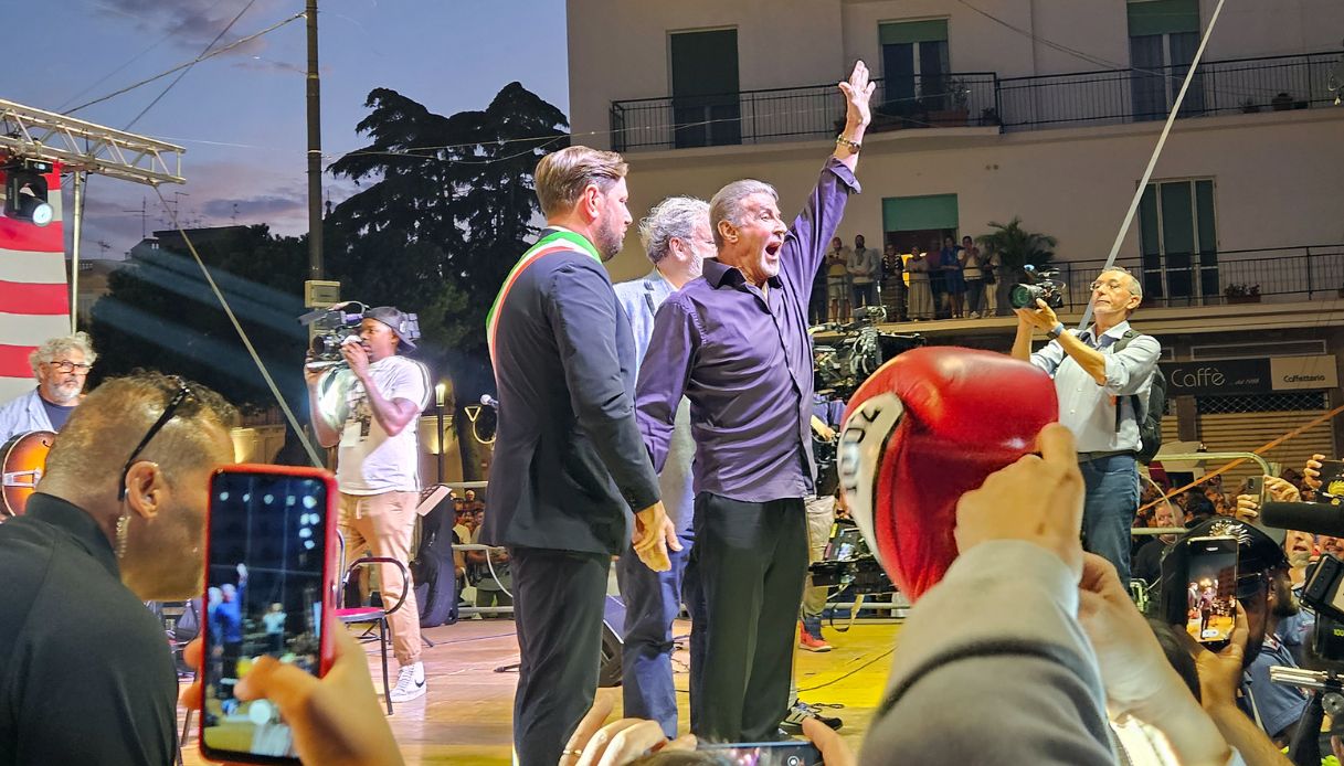 Sylvester Stallone cittadino onorario di Gioia del Colle: "Da questa bottega partì mio nonno"