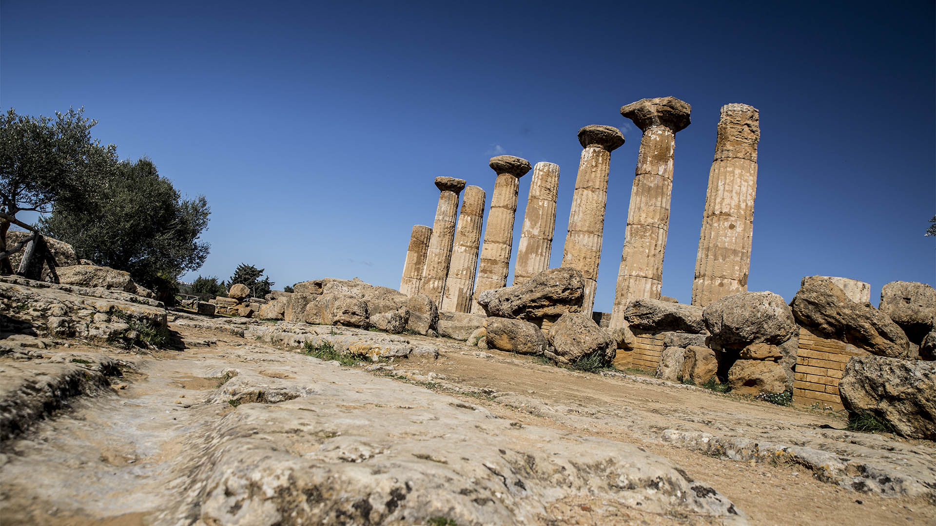 Turista tedesco trovato senza vita dopo la visita alla Valle dei Templi: l'82enne era scomparso domenica