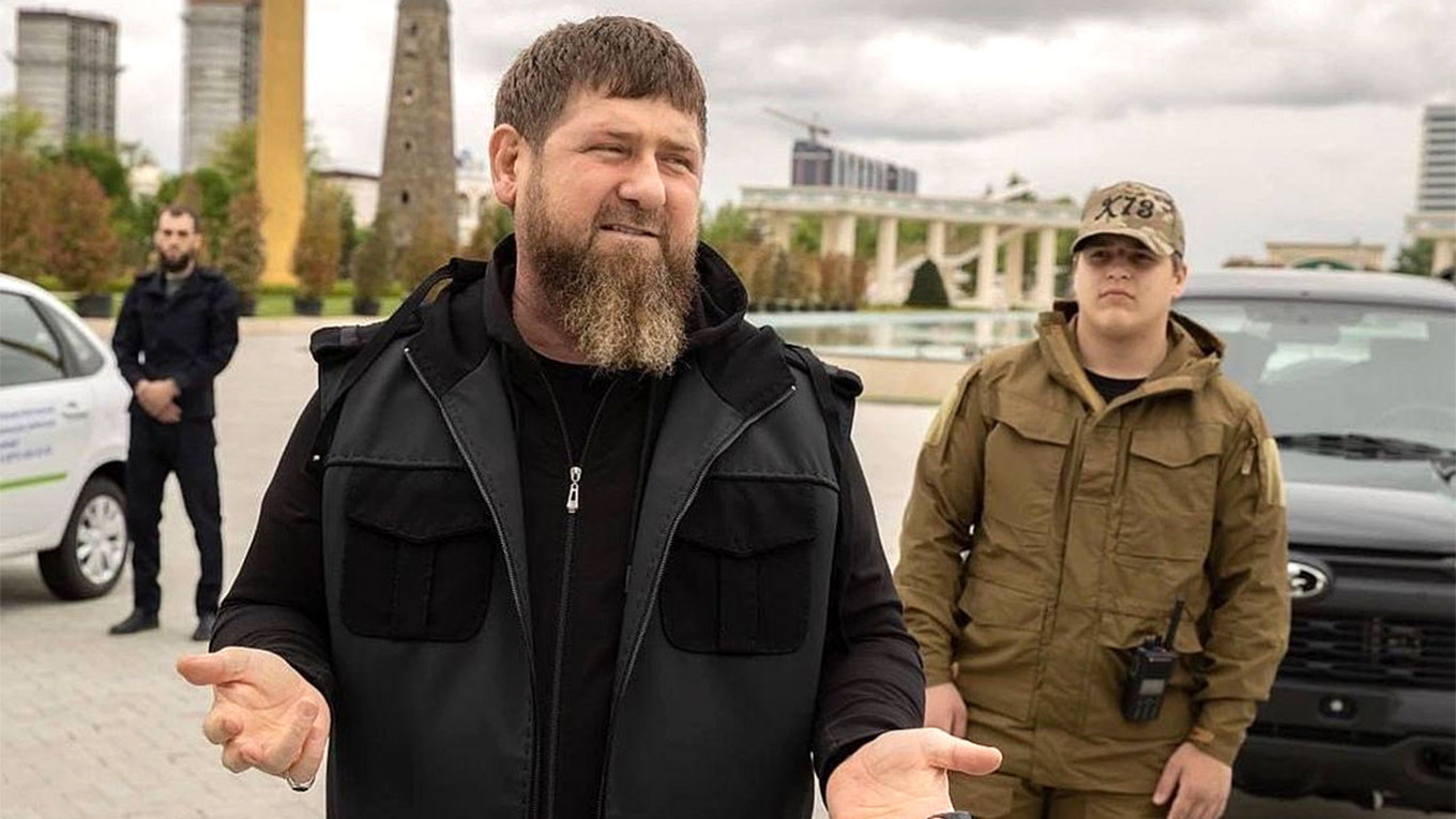 Il figlio di Ramzan Kadyrov insignito del titolo di 'eroe della Cecenia'
