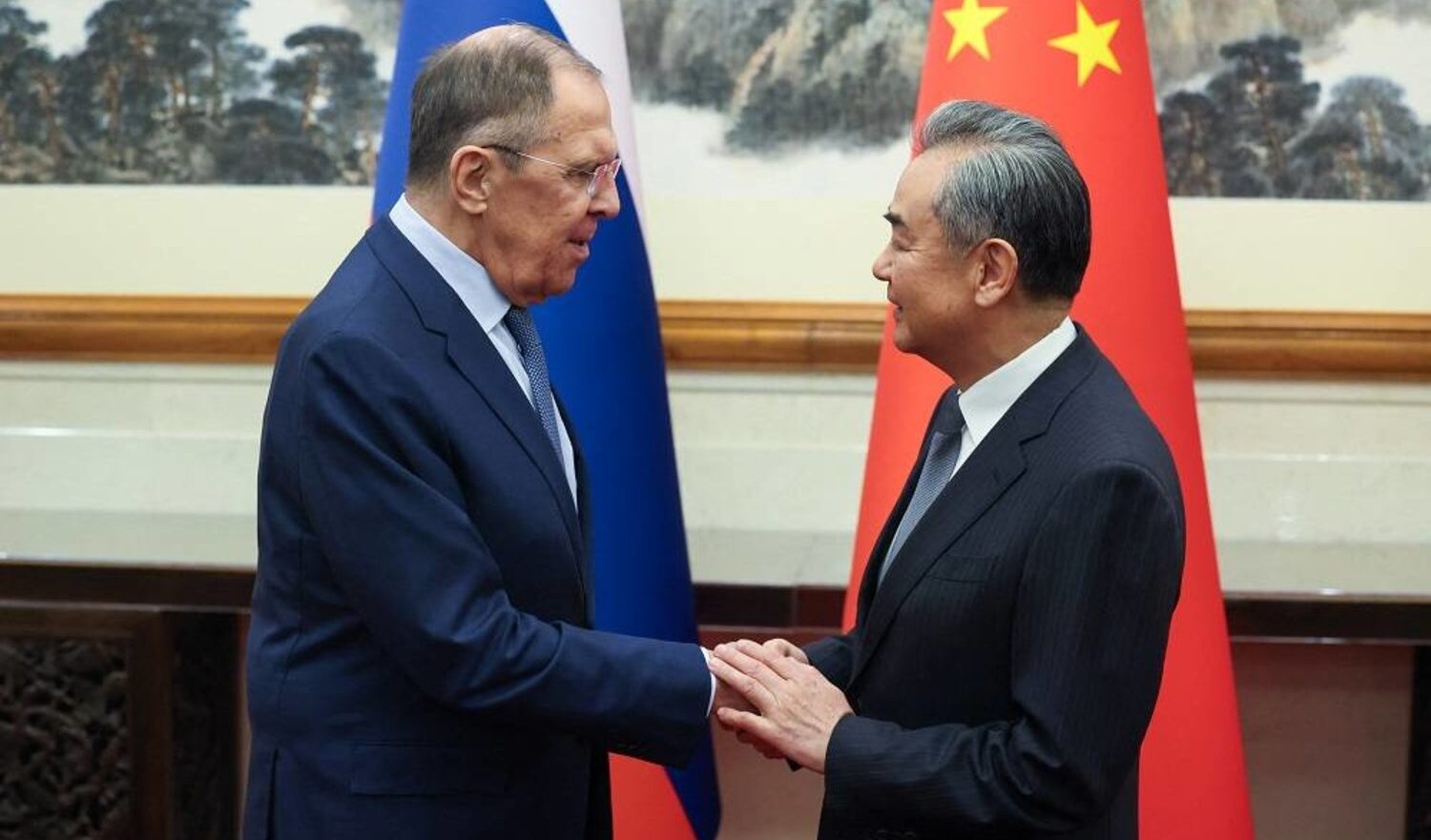 Guerra di Gaza, Wang Yi  a Lavrov: "Soluzione dei due Stati per risolvere in conflitto"