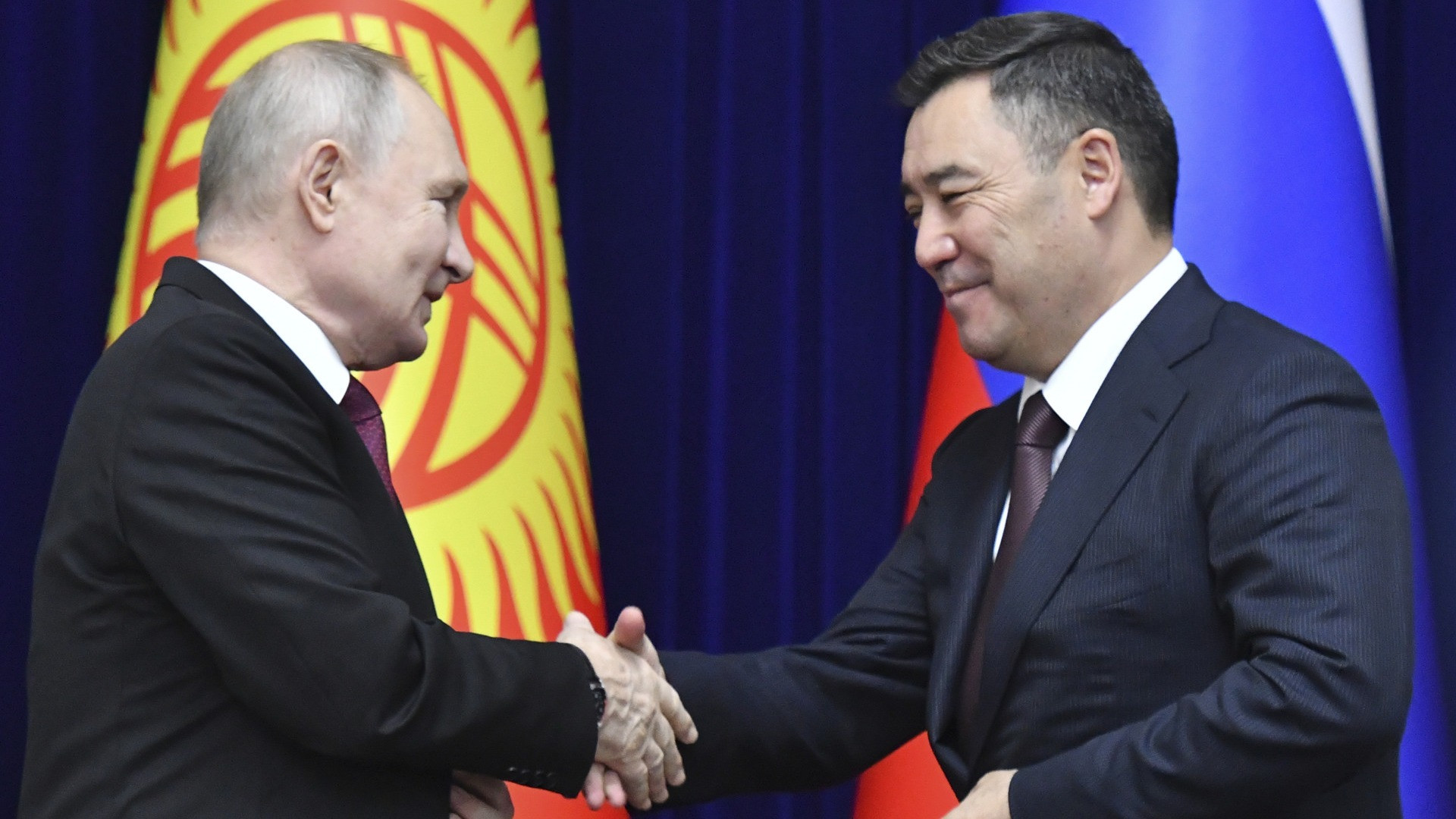 Putin in Kirghizistan: "Qui una base russa per la stabilità"
