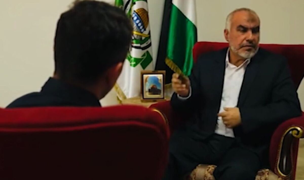 Il portavoce di Hamas lascia l'intervista per non rispondere sull'uccisione di civili israeliani Il portavoce di Hamas lascia l'intervista per non rispondere sull'uccisione di civili israeliani