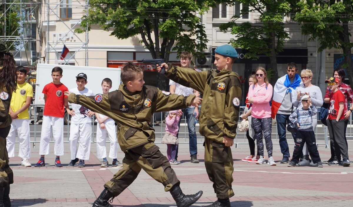 Mosca ha aperto un campo di “educazione patriottica” per i bambini della Crimea