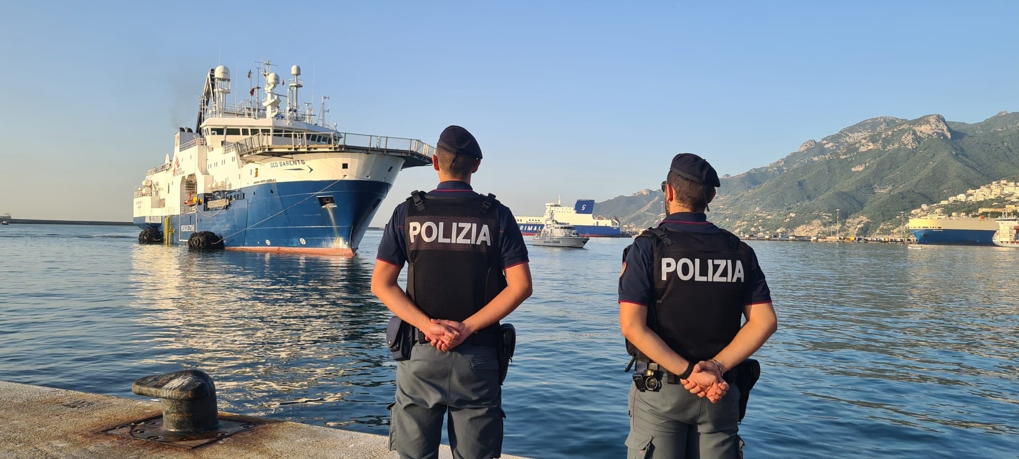 A Salerno sbarca la Geo Barents con 257 migranti: tra loro molte donne maltrattate