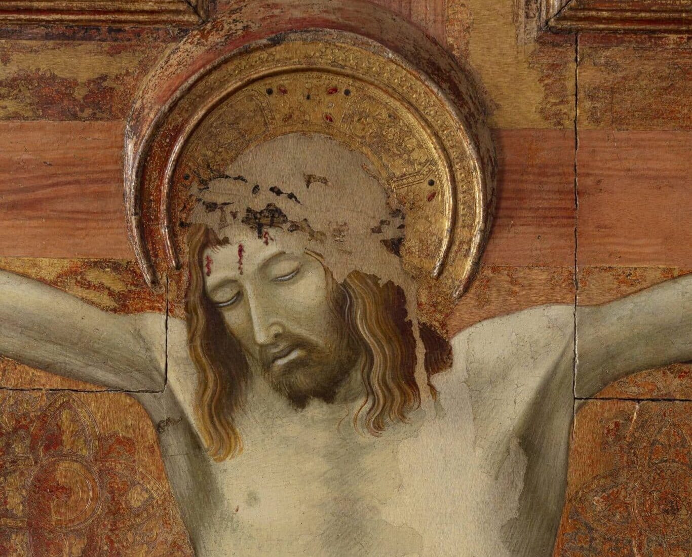Particolare-del-Cristo-dopo-il-restauro-della-Croce-di-Ambrogio-Lorenzetti-scaled-e1696573331453 Restaurata la croce del Lorenzetti a Siena