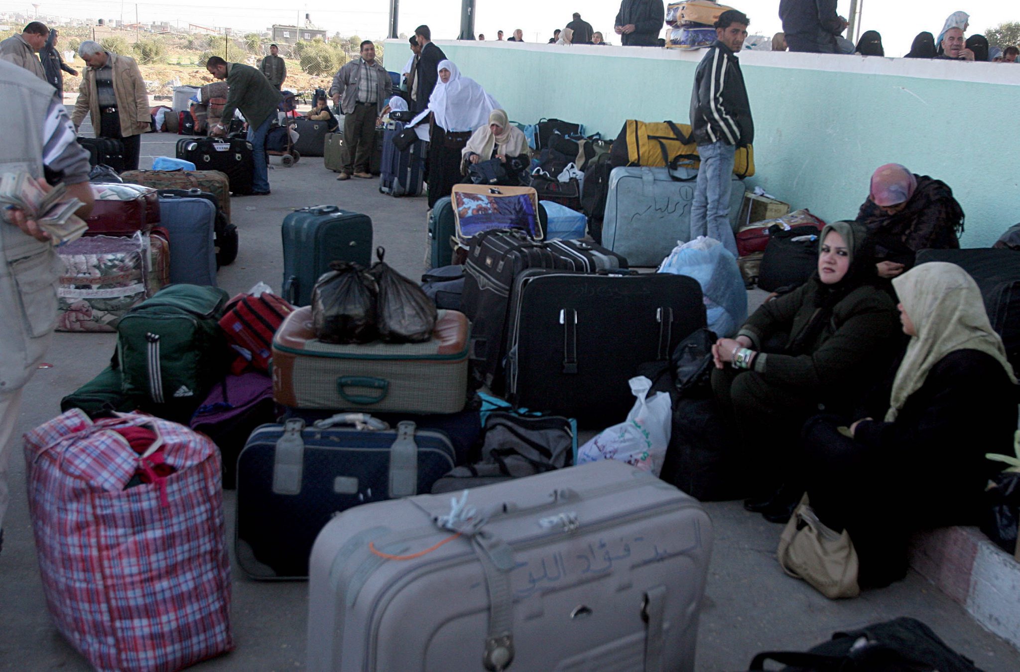 L'Egitto rifiuta di creare corridoi per i palestinesi in fuga da Gaza