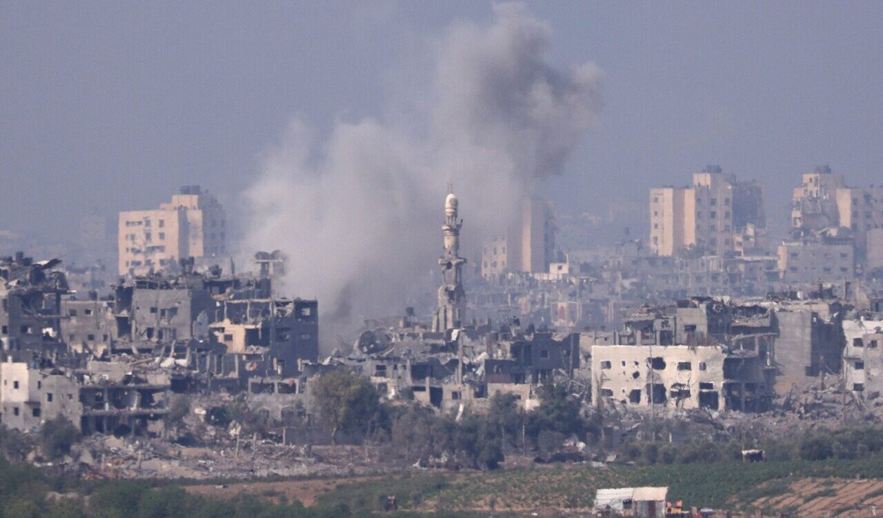 A Gaza caos totale per i bombardamenti di Israele: le ambulanze non potevano comunicare A Gaza caos totale per i bombardamenti di Israele: le ambulanze non potevano comunicare