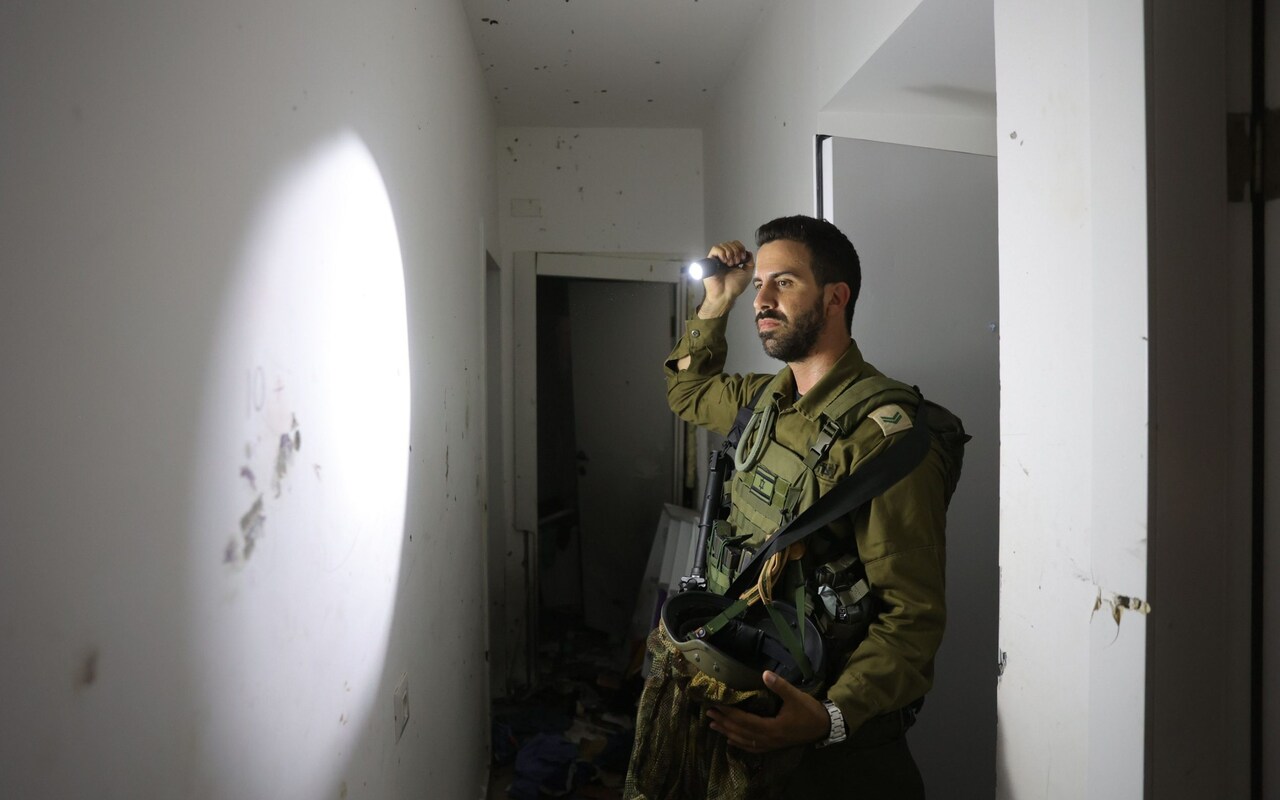 Soldatessa israeliana rilasciata da Gaza durante un'operazione di terra