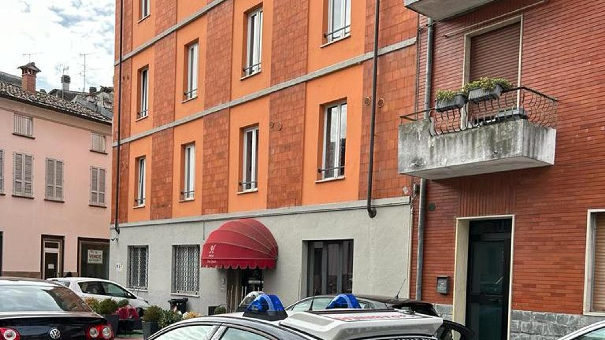 Fidenza, un uomo ha accoltellato una donna in un hotel: le sue condizioni sono gravi