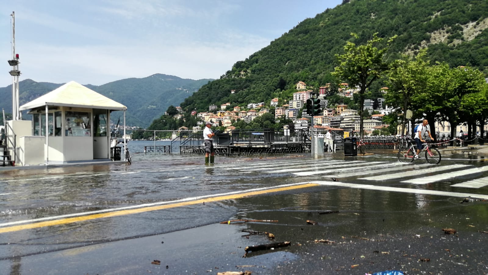 Il Lago di Como è vicino all'esondazione: preparate le idrovore per controllare l'acqua