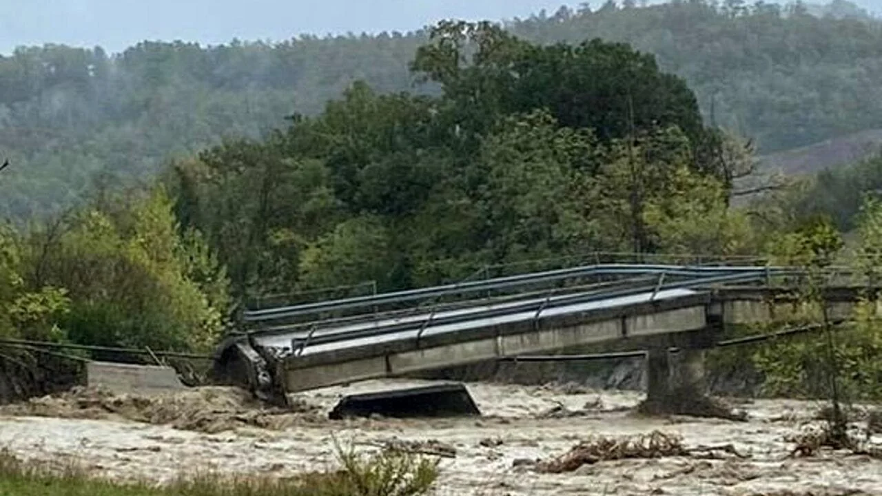 Maltempo, crollano due punti in provincia di Parma: allerta rossa in tutta la regione