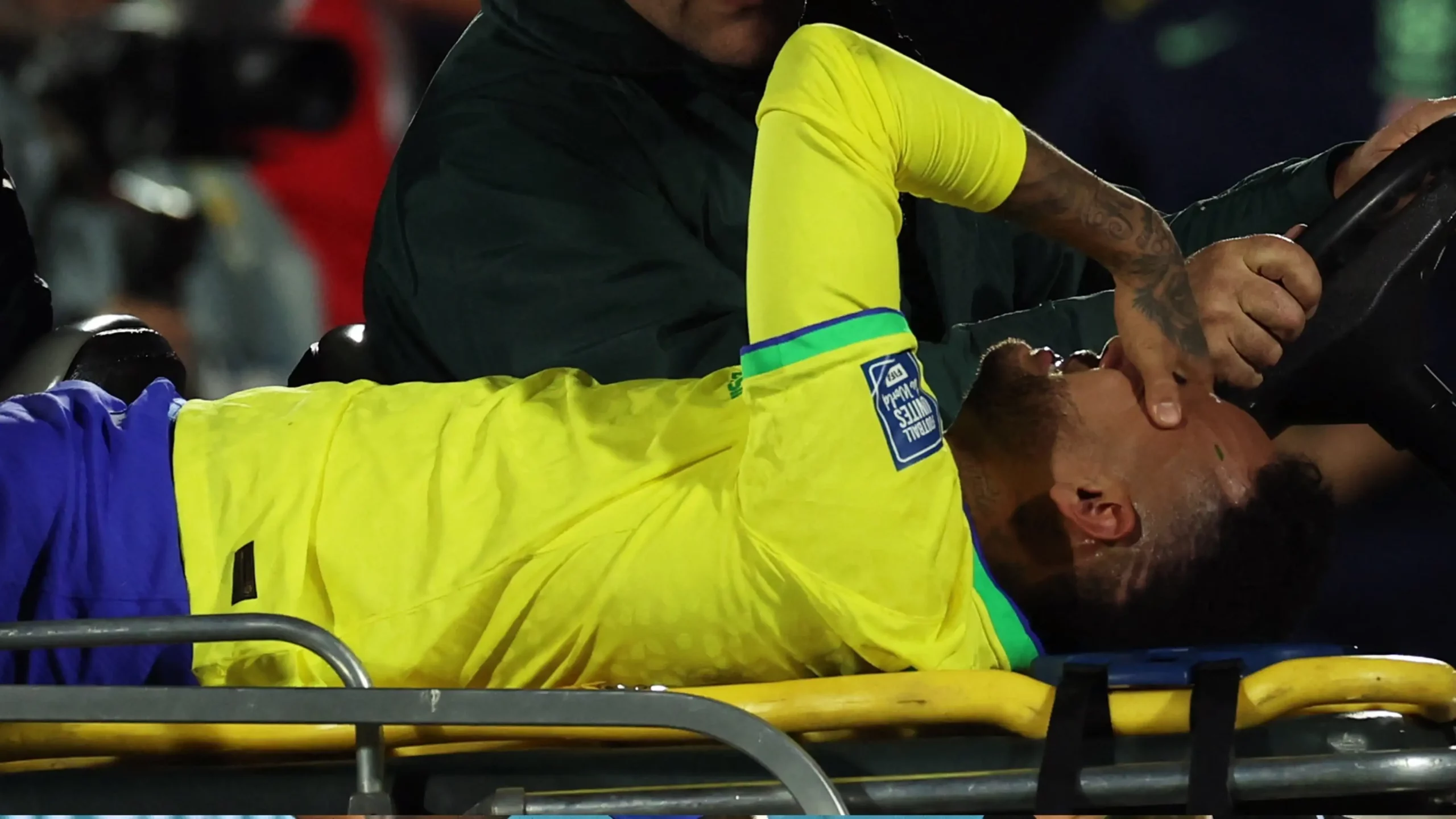 Neymar, rottura del crociato anteriore e del menisco: "E' il momento peggiore della mia carriera"