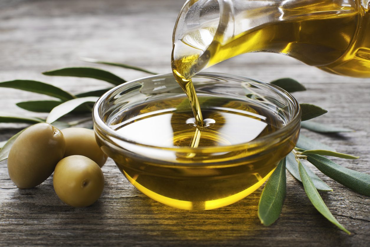 L'olio extravergine italiano costerà (almeno) 12 euro al litro: l'allarme di Assofrantoi