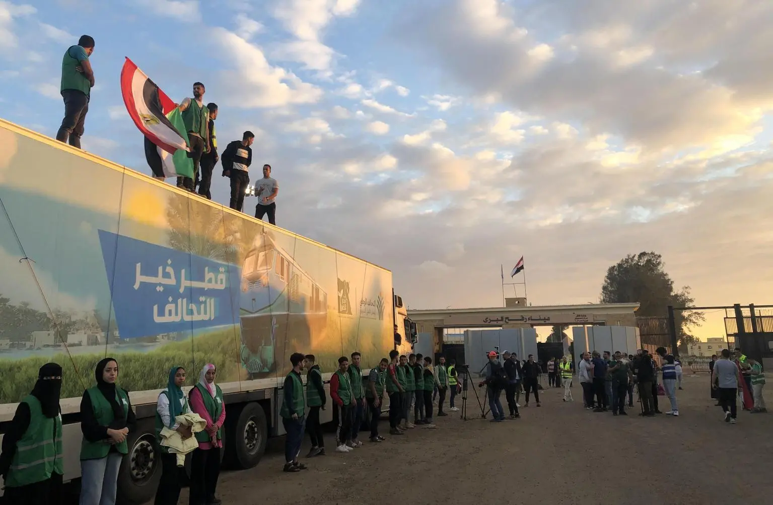 L'Oms preoccupata per la salute dei civili a Gaza: "Camion di aiuti pronti se si apre il valico di Rafah"
