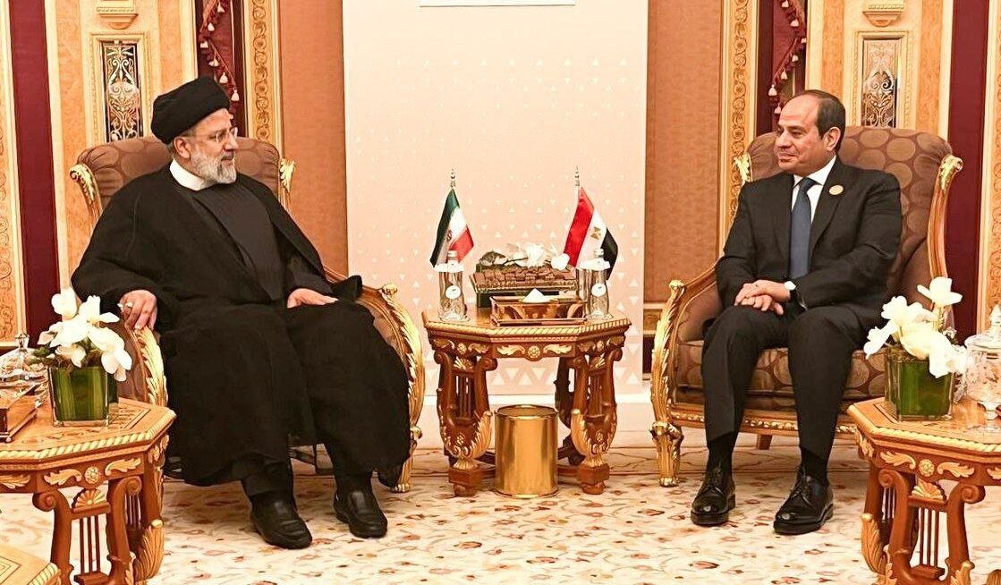 Incontro storico tra Raisi e al-Sisi: i leader di Iran e Egitto non si incontravano dal 1979