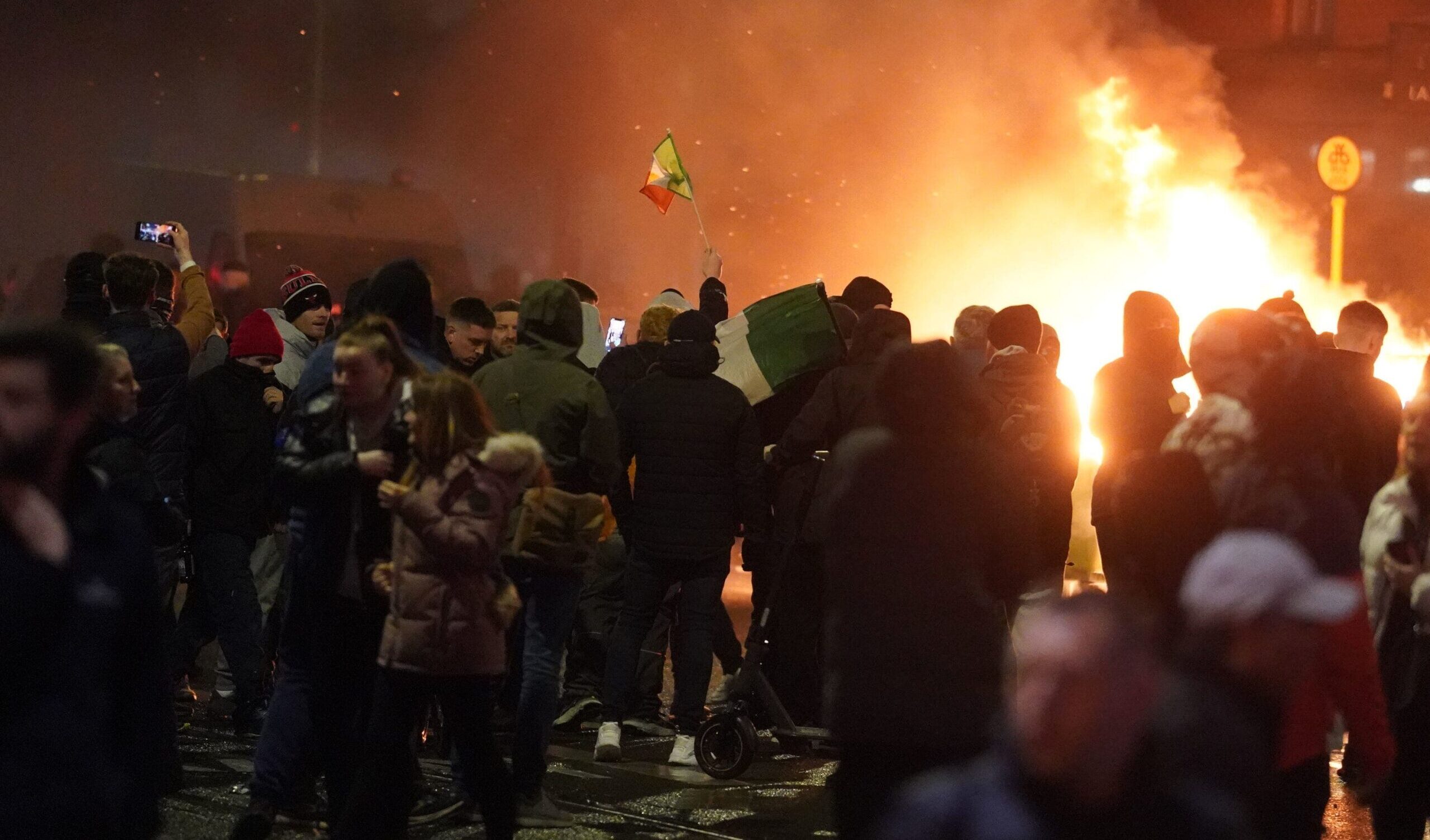 Dublino: scontri violenti provocati dall'estrema destra