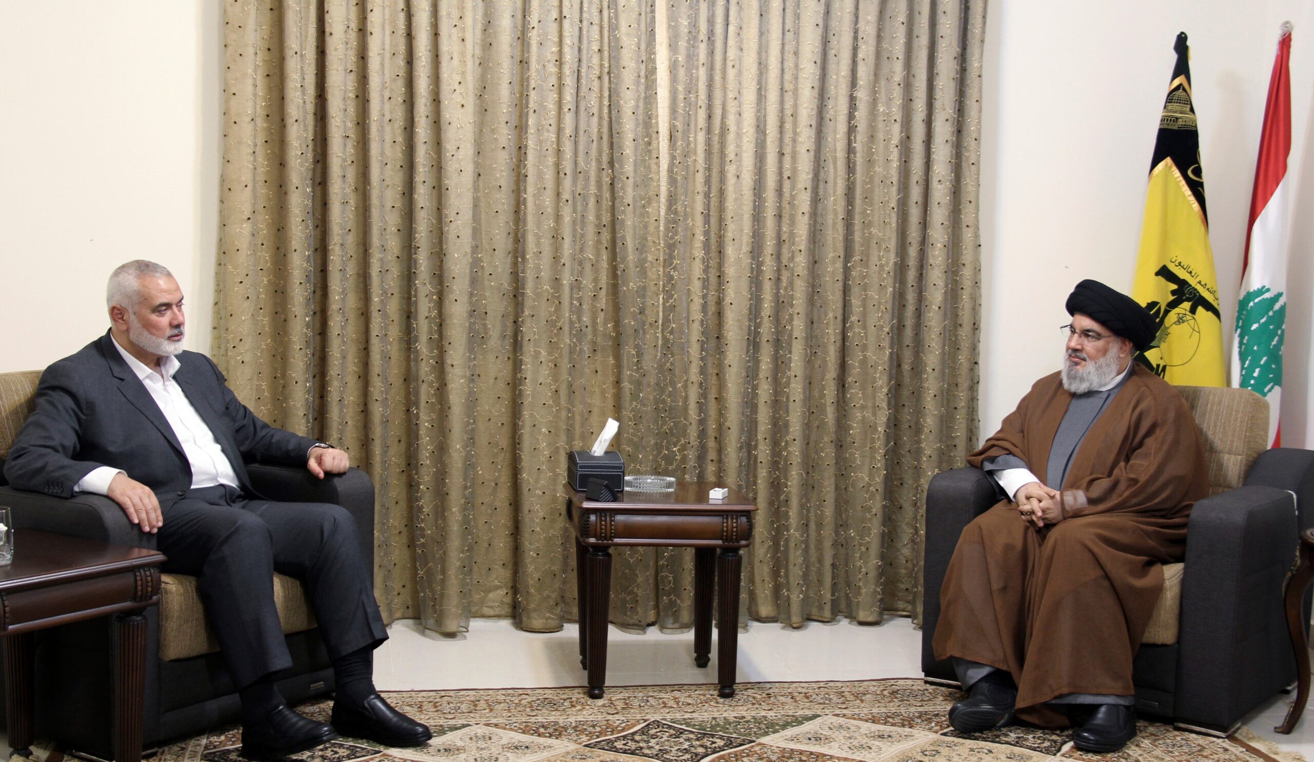Il leader di Hamas Haniyeh incontra il leader supremo iraniano Khamenei