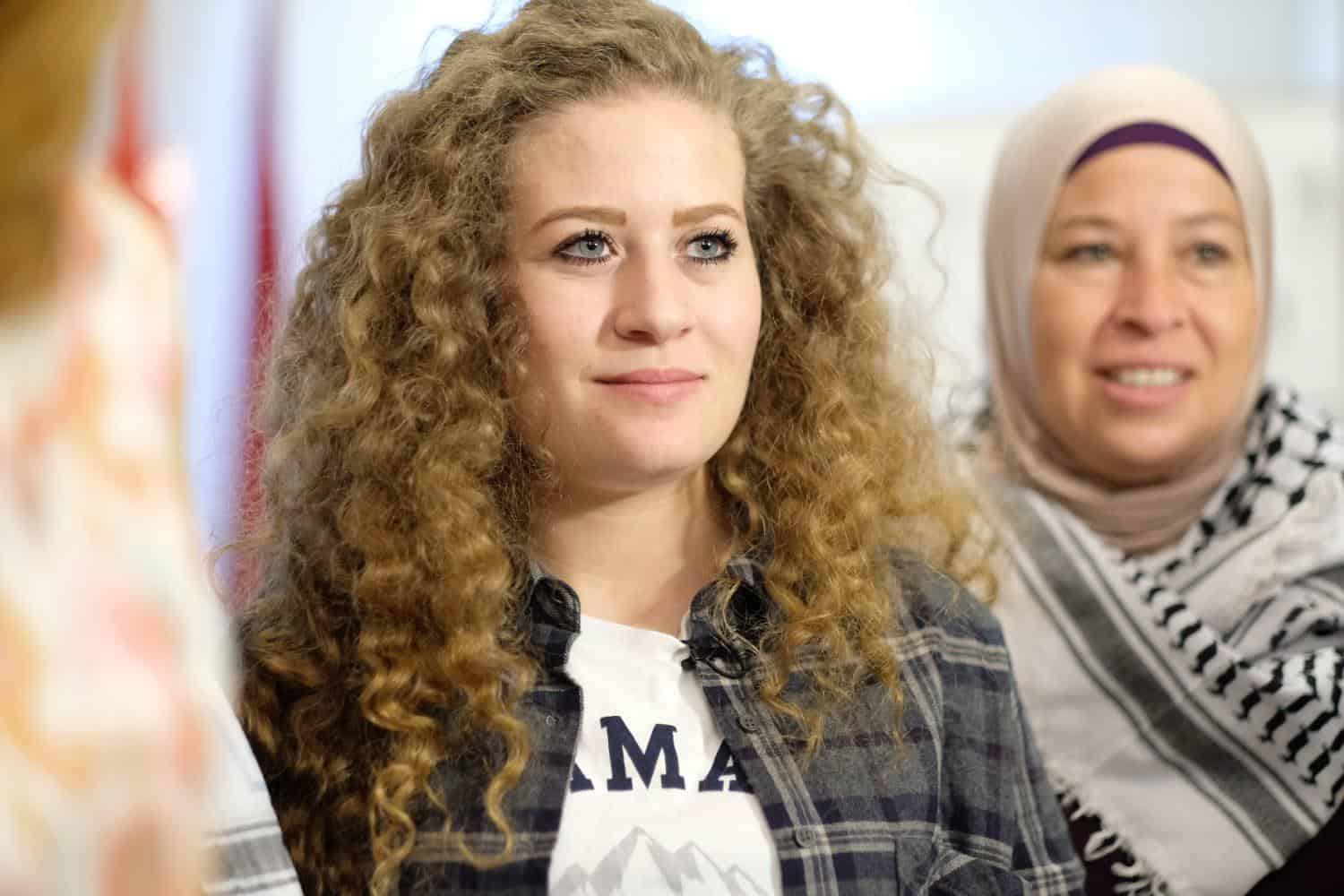 Chi è Ahed Tamimi, la ragazzina diventata il simbolo della resistenza all'occupazione di Israele