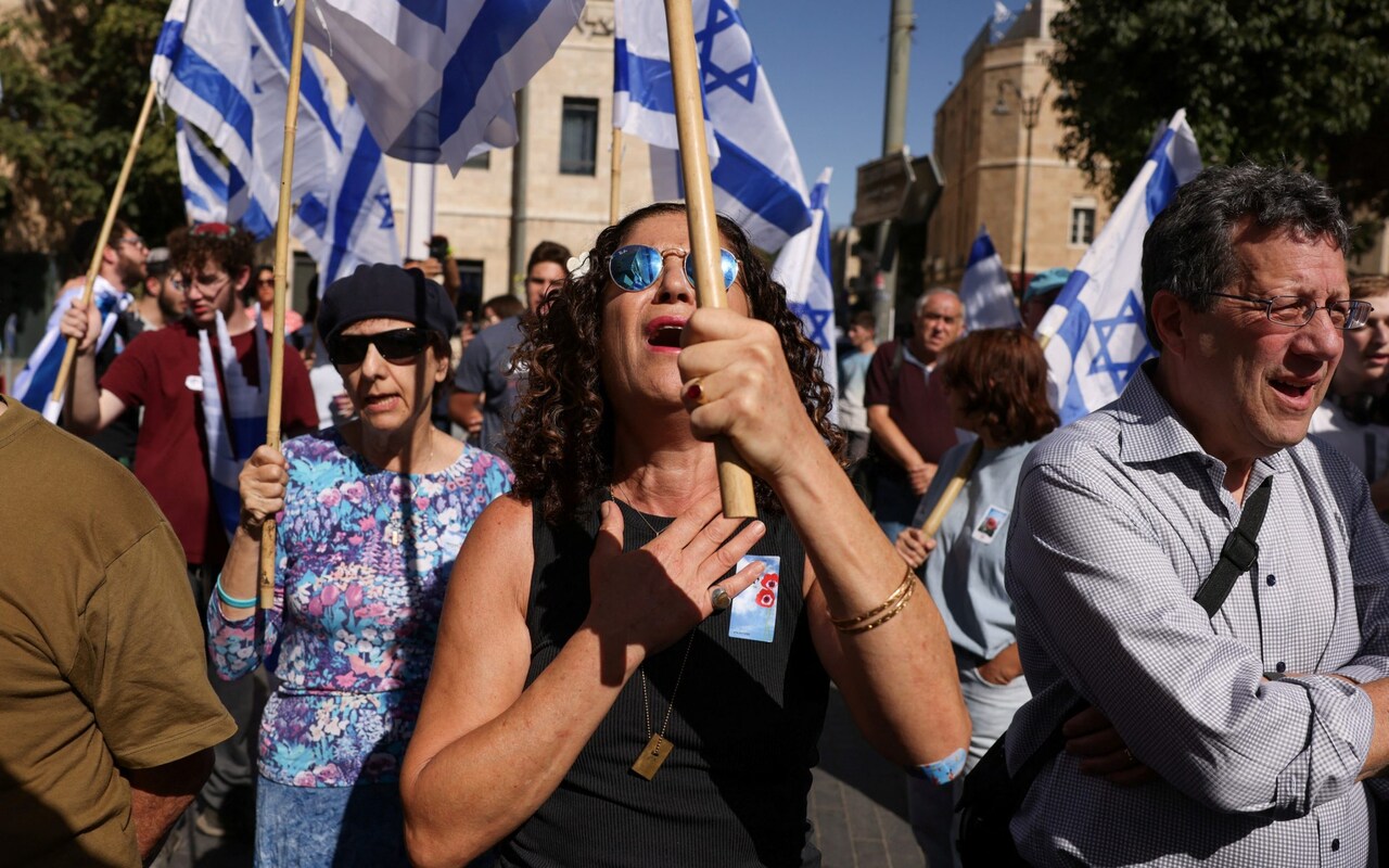Israele si raccoglie nel silenzio e nella preghiera un mese dopo il massacro di Hamas