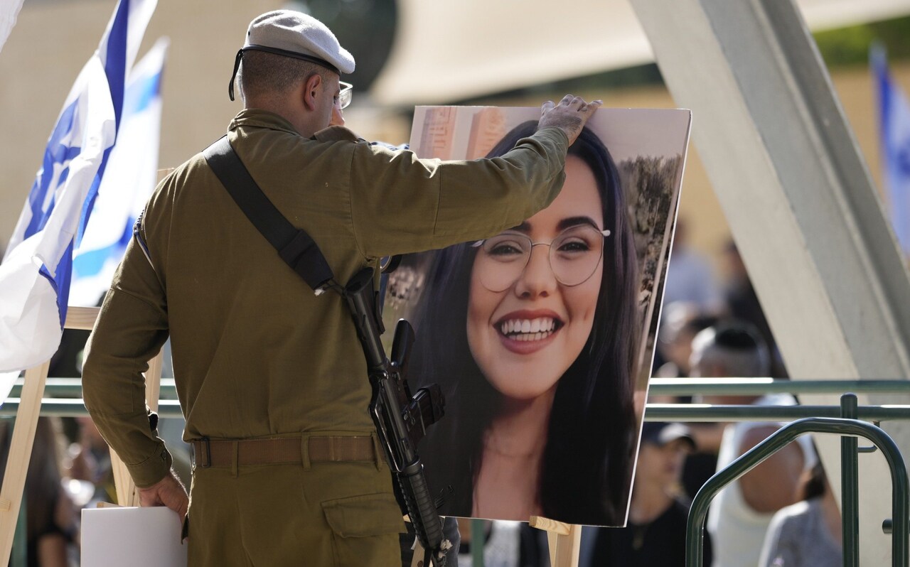 Il doloroso addio a Noa Marciano, la giovane soldatessa israeliana rapita da Hamas