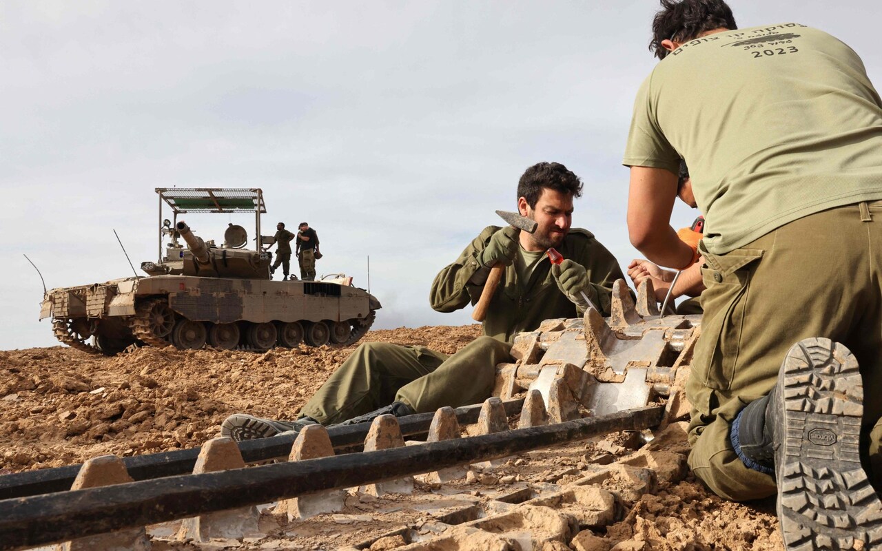 Gaza, attacco israeliano nel campo profughi di Nuseirat: 11 morti