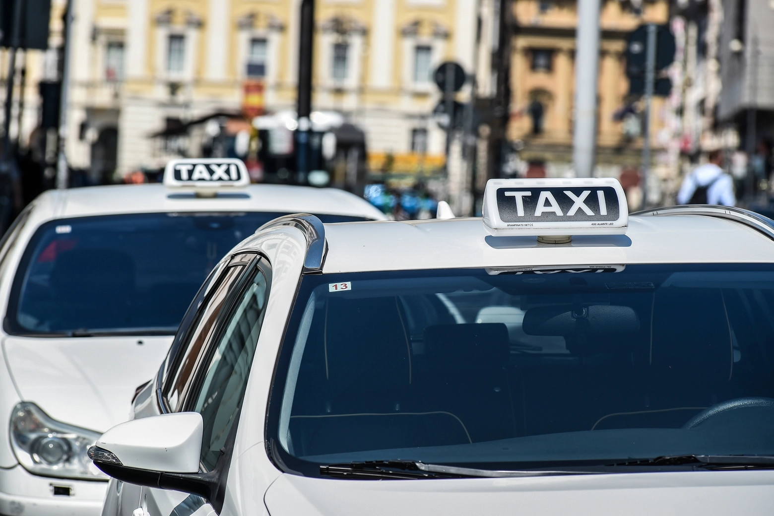 Rifiuta di far salire una donna disabile, tassista romano multato per oltre 600 euro