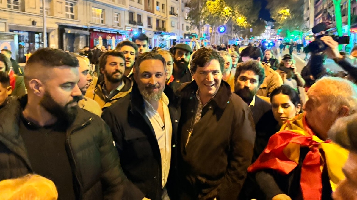 Spagna: i franchisti di Vox portano una start 'trumpiana' a protestare contro il Psoe