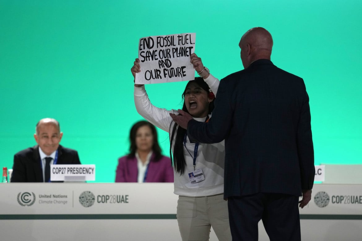 Cop28, mezzo fallimento: nel testo non c'è l'eliminazione graduale dai fossili