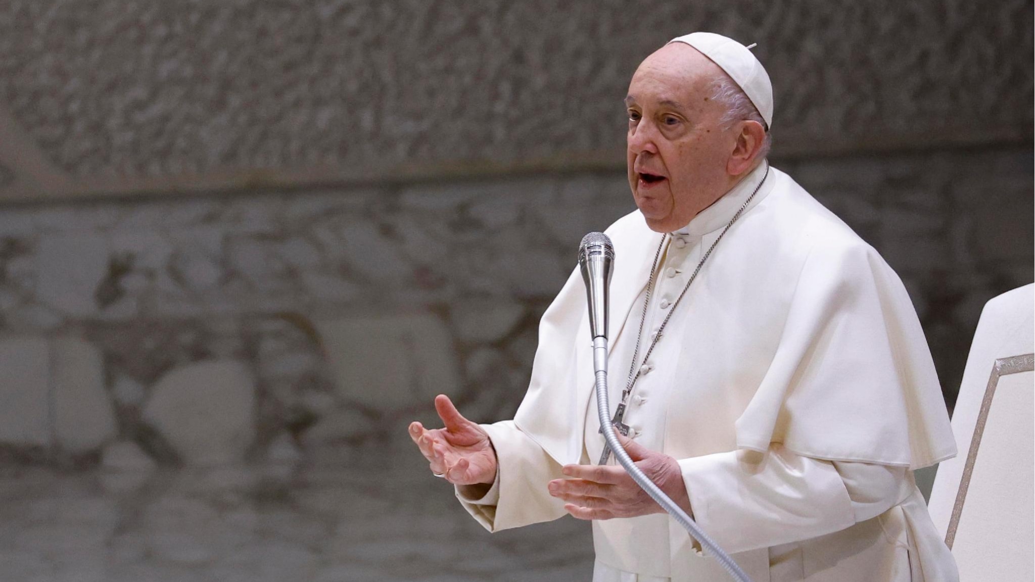 Papa Francesco: "La teoria Gender è il pericolo più brutto dei nostri tempi, vuole rendere tutto uguale"