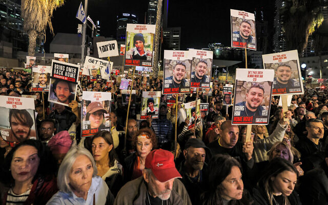 Tel Aviv: manifestazione per chiedere il rilascio degli ostaggi ancora nelle mani di Hamas