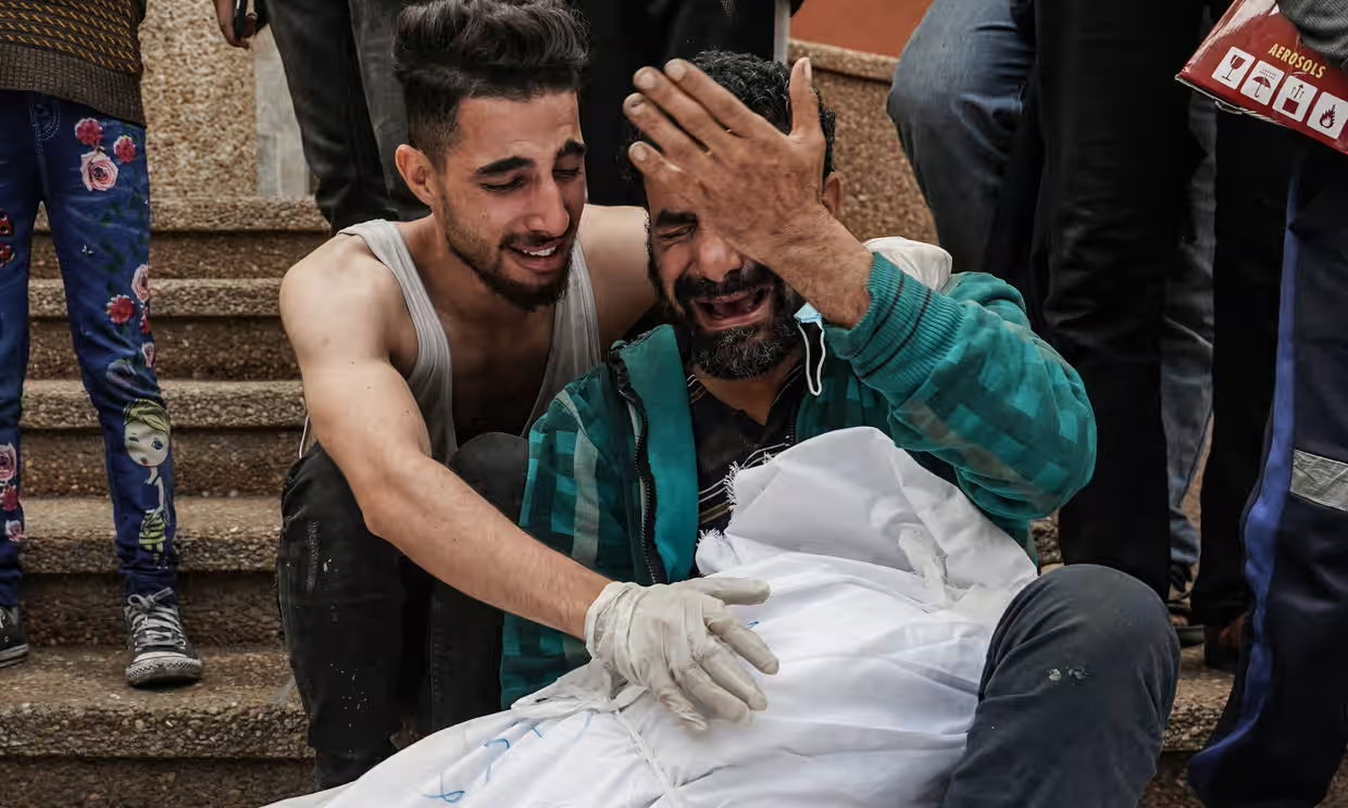 3702 Gaza, pioggia di bombe: almeno cinquanta raid israeliani mentre i civili continuano a morire