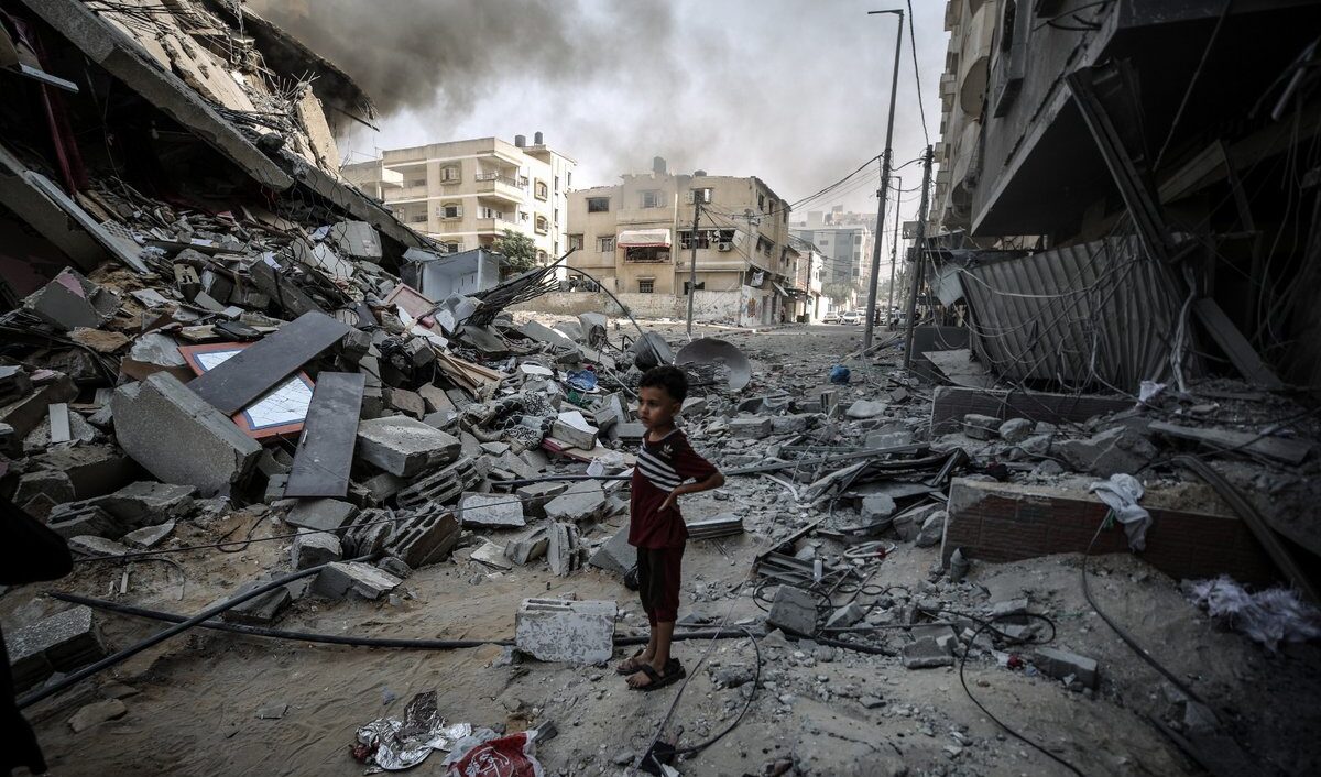 Strage di Natale, Israele bombarda il campo profughi di Maghazi: almeno 70 persone morte, molti i bambini