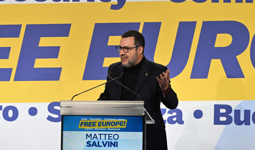 La marmaglia nera si ritrova a Firenze sotto la guida xenofoba e anti-europea di Salvini