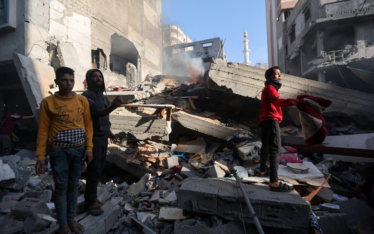 Gaza, l'Unicef denuncia: "Bombe di Israele ogni 10 minuti anche a ridosso dell'ospedale"