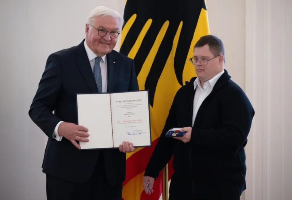 WhatsApp Image 2023-12-09 at 12.21.38 Onorificenza per Johannes Mezus e suo padre: partecipano ai funerali di persone dimenticate