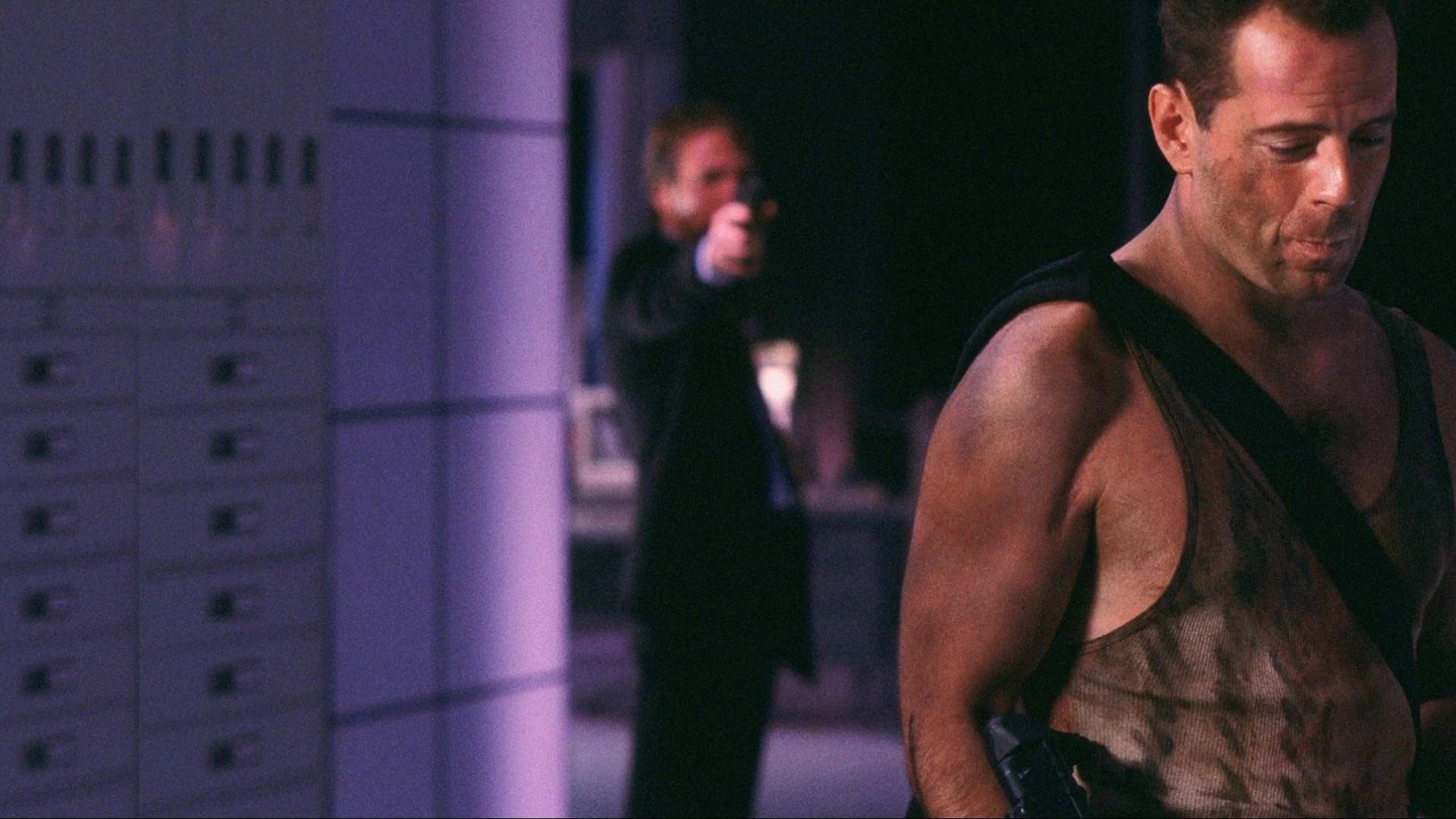 &ldquo;Die Hard - Trappola di cristallo&rdquo;, alle 21.25 su Italia 1: ecco la trama del film con Bruce Willis