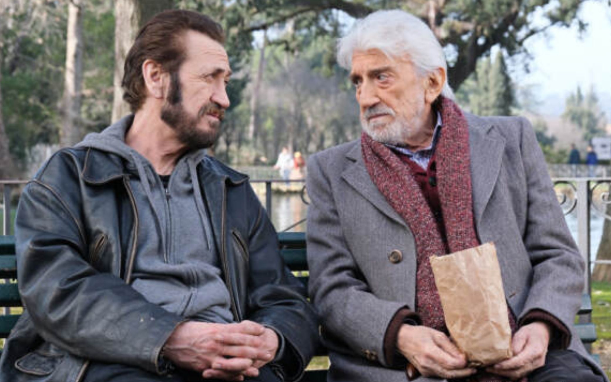 &ldquo;Io sono Babbo Natale&rdquo;, alle 21.30 su Rai 2 il film del 2021 con Marco Giallini e Gigi Proietti: ecco la trama