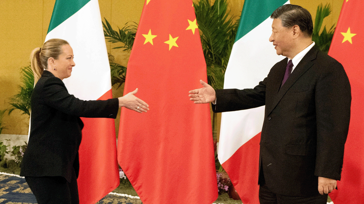 meloni-xi-jinping L'Italia esce dalla Via della Seta, la Farnesina scrive a Pechino: "Non è nelle nostre priorità"