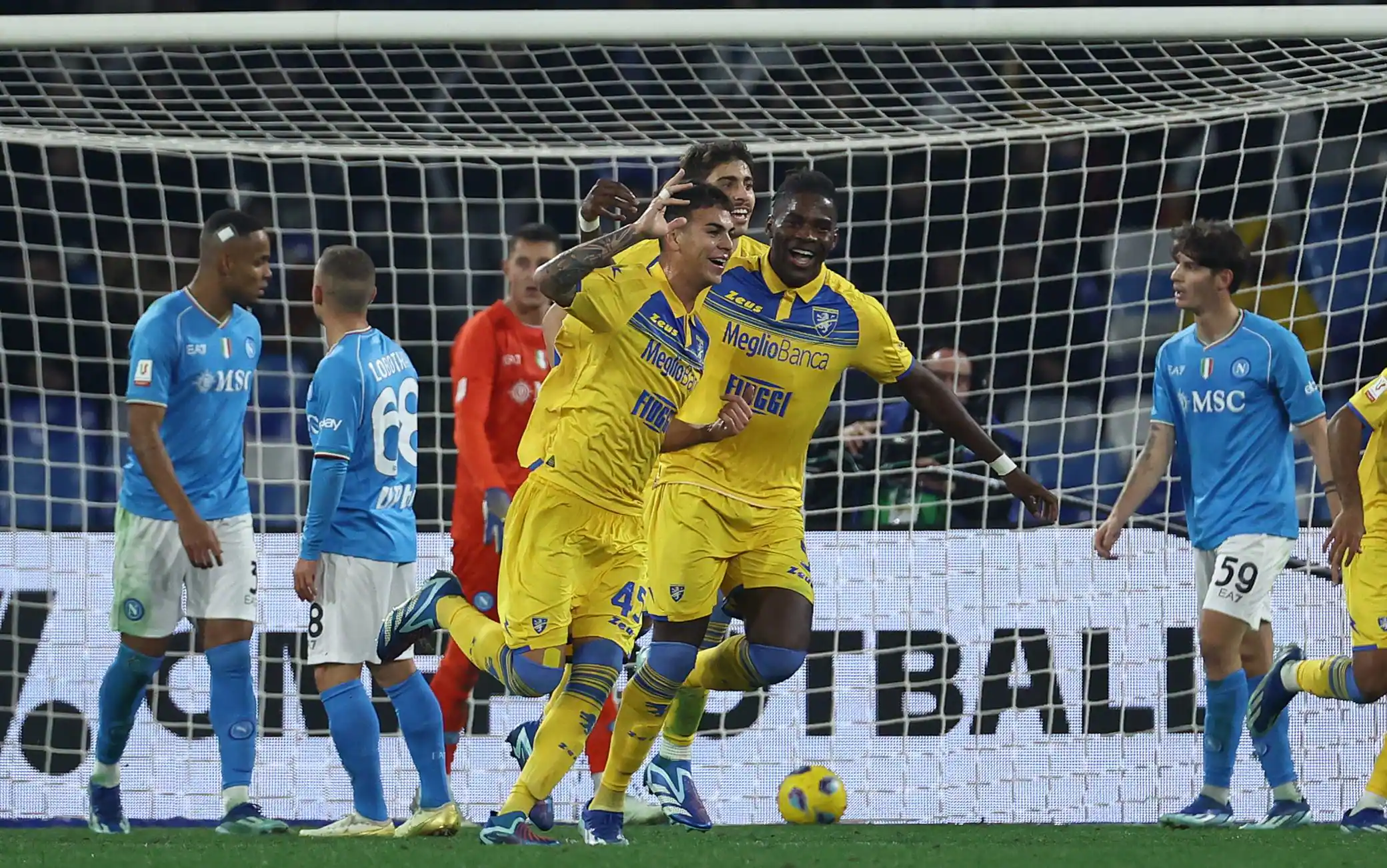 Il Frosinone umilia il Napoli al Maradona: 4 a 0 il finale, la squadra di Di Francesco vola ai Quarti