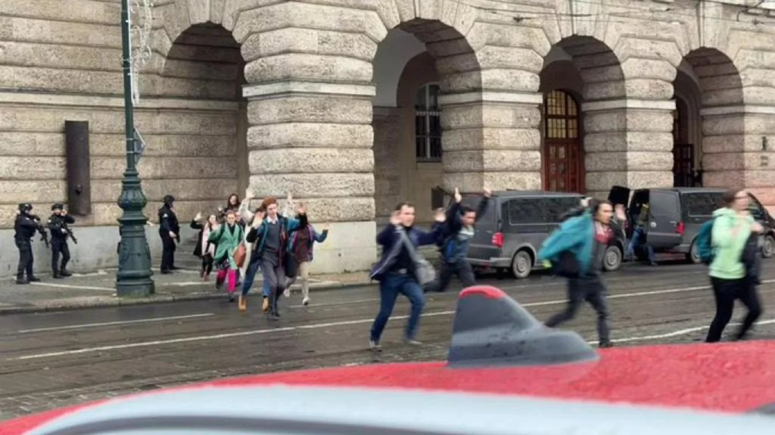 La professoressa italiana dell'Università di Praga: "Sono scampata alla strage, era il mio giorno libero"