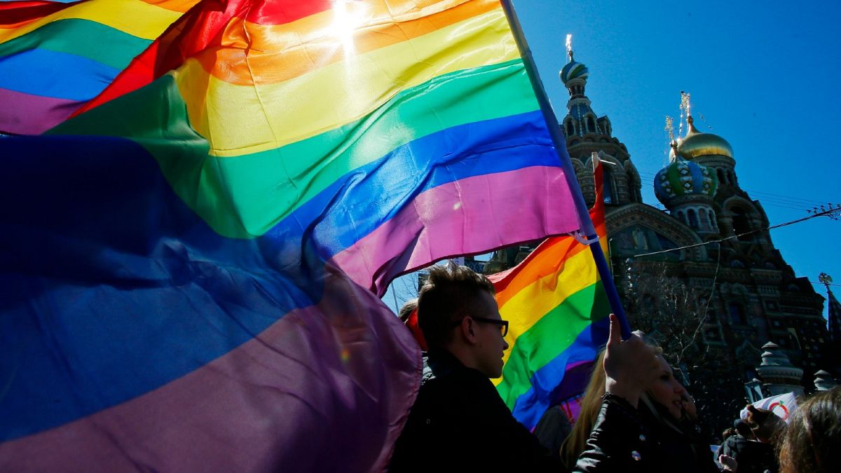Mondo Lgbt in piazza contro la criminalizzazione nella Russia di Putin degli omosessuali